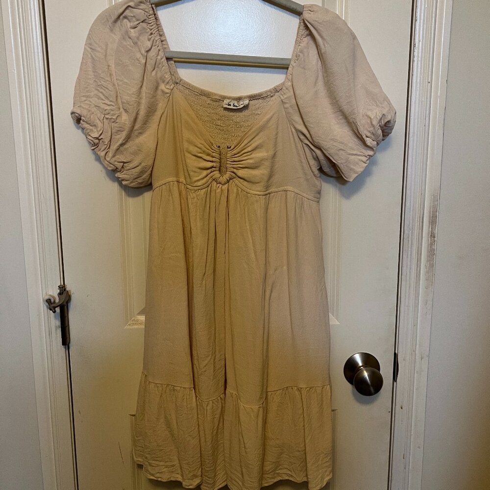 Cream U Notched Bubble Short Sleeve Dress Size M